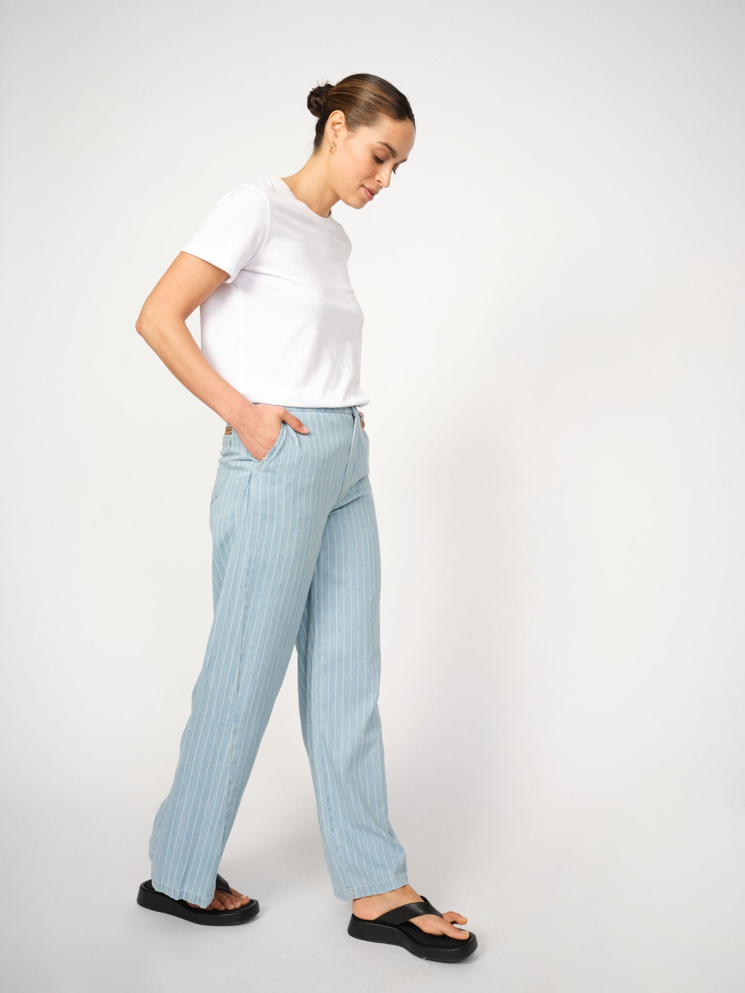 Modelshot / Light Blue / Detail